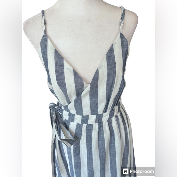 Listicle NEW Stipe Down Blue and white Wrap Maxi Dress Linen Style Size Small - Picture 9 of 12